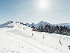 Wellnesshotel Nesslerhof - Hotel an der Piste - Skifahrer auf Piste